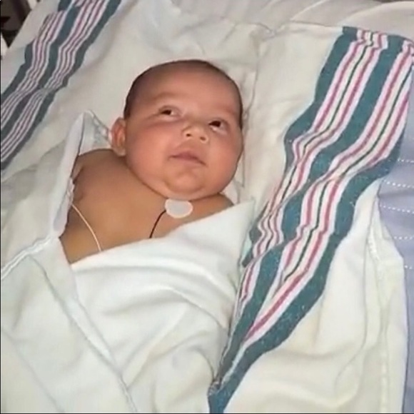 Meet your Posher, Daniela I’m a mama of two kids - Picture 3 of 3